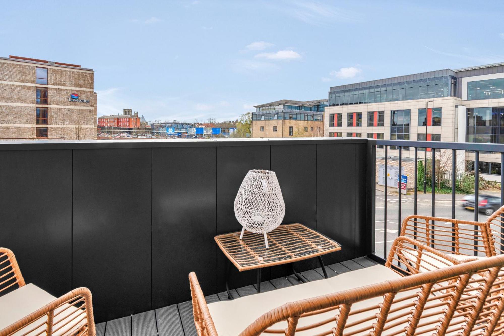 Apartment 21 Two Bedroom- With Secure Parking And Free Onsite Gym York Buitenkant foto
